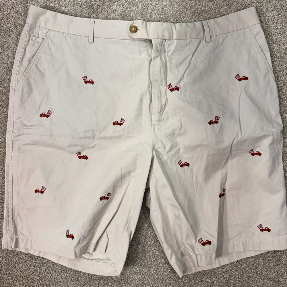 J.McLaughlin Shorts Mens 42 Chino Khaki Embroidered Truck Flag EUC